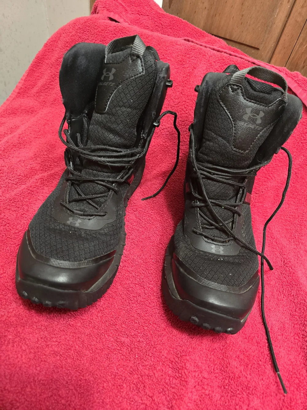 Under Armour Men's Black Lace-Up Trail Boots